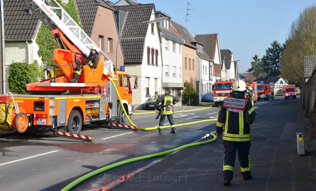 Feuer 3 Dachstuhlbrand Koeln Rath Heumar Gut Maarhausen Eilerstr P261.JPG